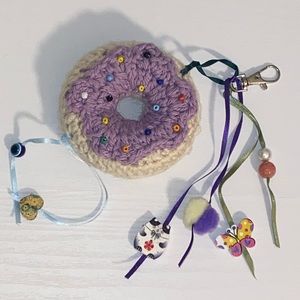 Keychain crochet donuts to help a mommy